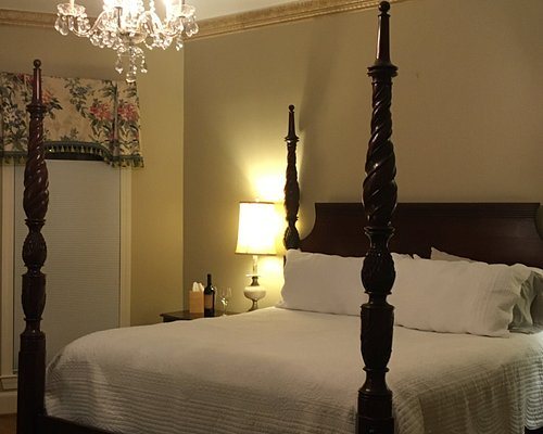 The 1425 Inn — Guest room