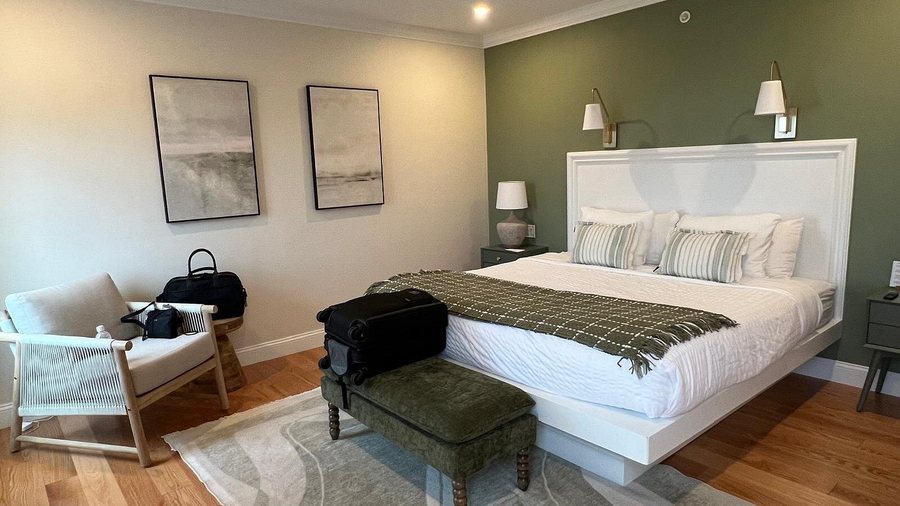 The 1661 Resort — Guest room