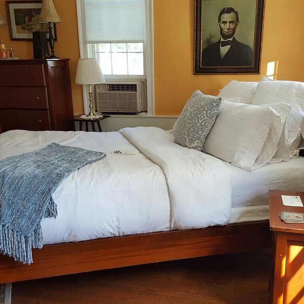 The 1720 House — Guest room