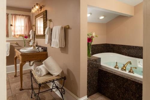 The 1891 Inn Bed And Breakfast — Bathroom