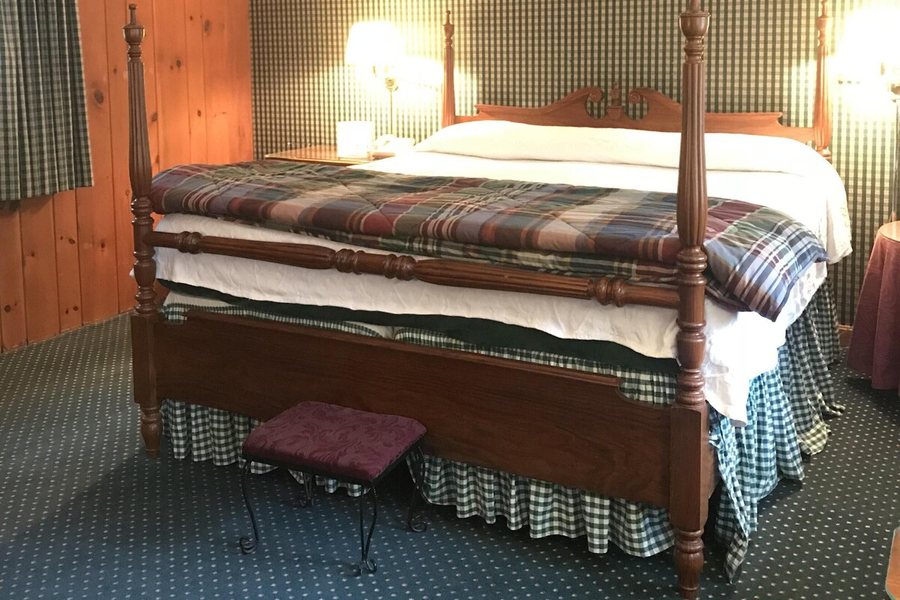 The 1896 House Country Inn Brookside Pondside — Guest room