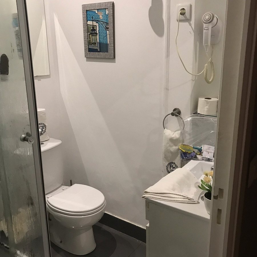 The 8 Downtown Suites — Bathroom