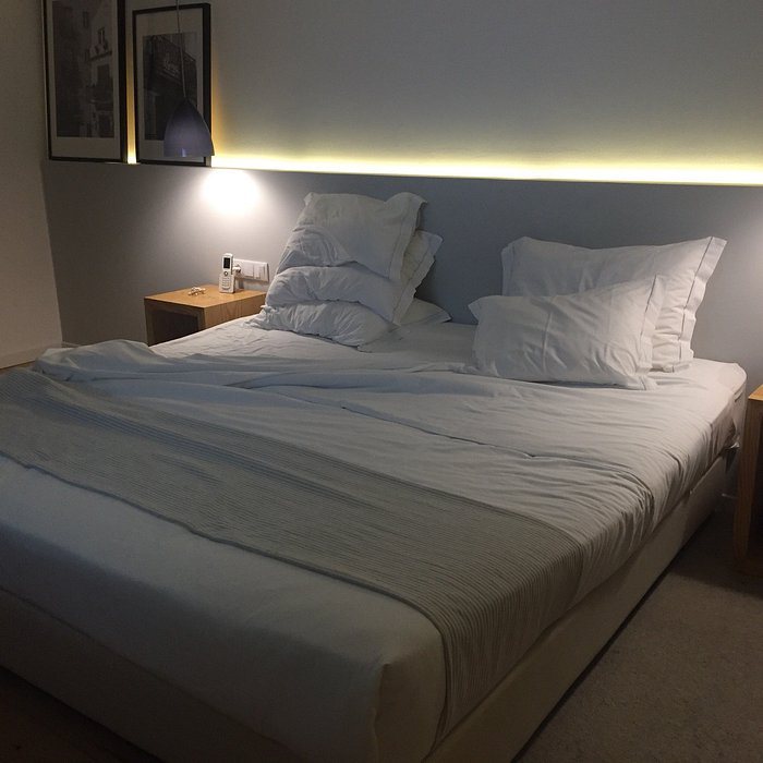 The 8 Downtown Suites — Guest room