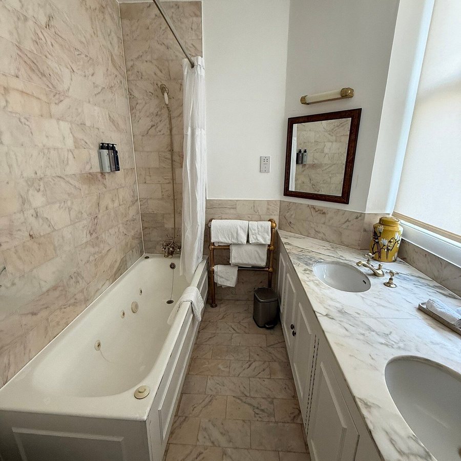 The Abbe House Inn — Bathroom
