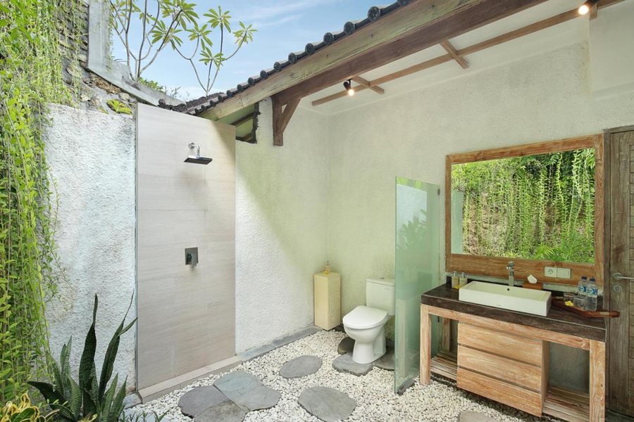 The Acala Shri Sedana — Bathroom