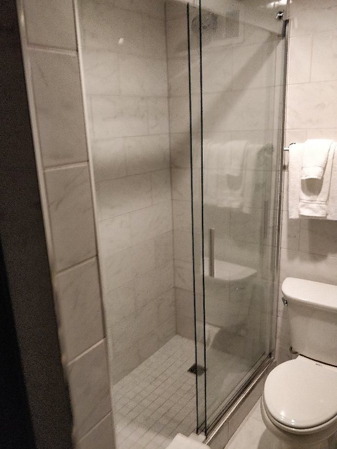 The Admiral Hotel — Bathroom