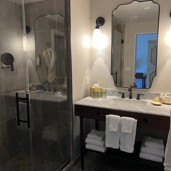 The Advenire Autograph Collection — Bathroom