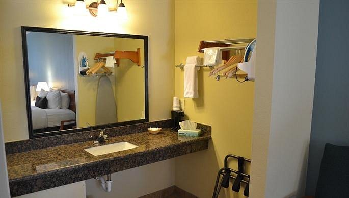 The Alcalde Hotel — Bathroom