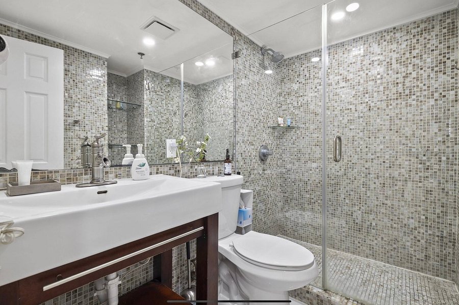 The Alexander Miami Beach Florida — Bathroom