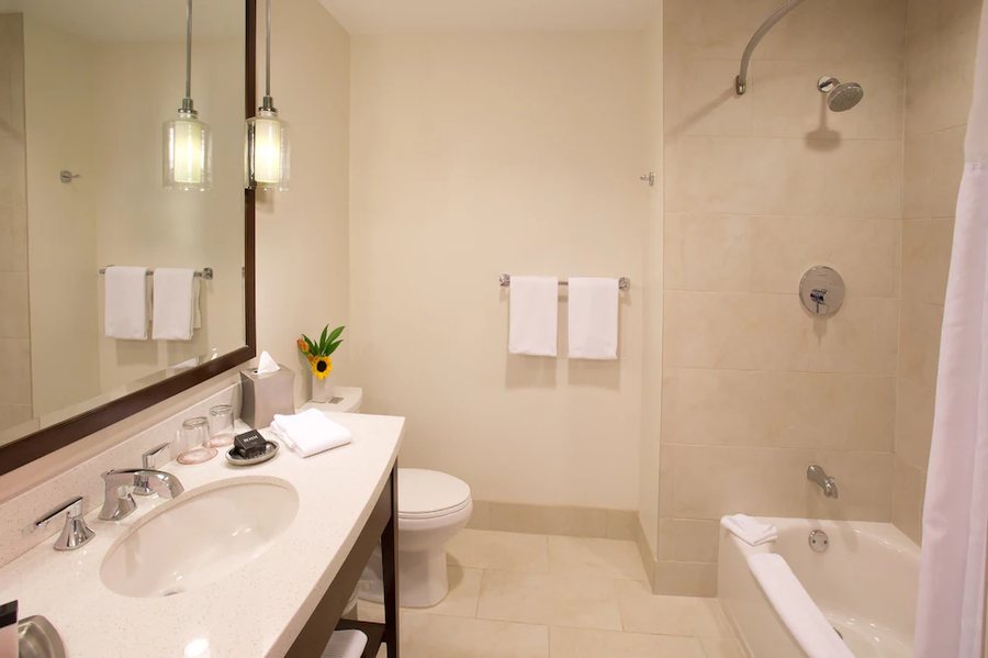 The Alfond Inn At Rollins Winter Park Florida — Bathroom
