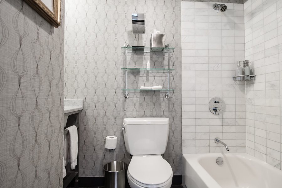 The Allegro Royal Sonesta Hotel Chicago Loop Chicago Illinois — Bathroom