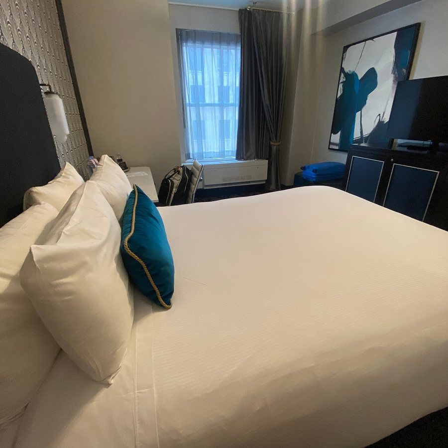 The Allegro Royal Sonesta Hotel Chicago Loop Chicago Illinois — Guest room