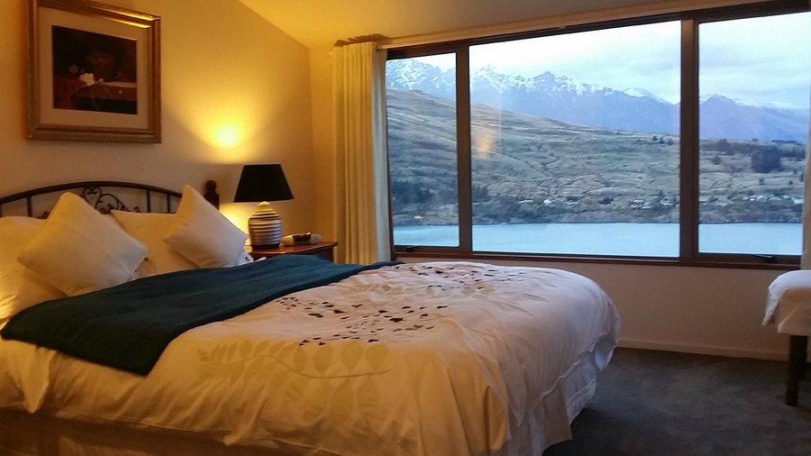 The Alpine Retreat — Guest room