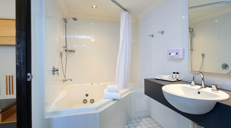 The Alva Hotel Brisbane Vignette Collection by IHG — Bathroom