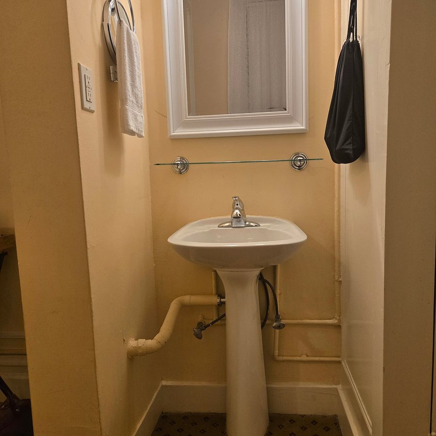 The Andrews Hotel — Bathroom