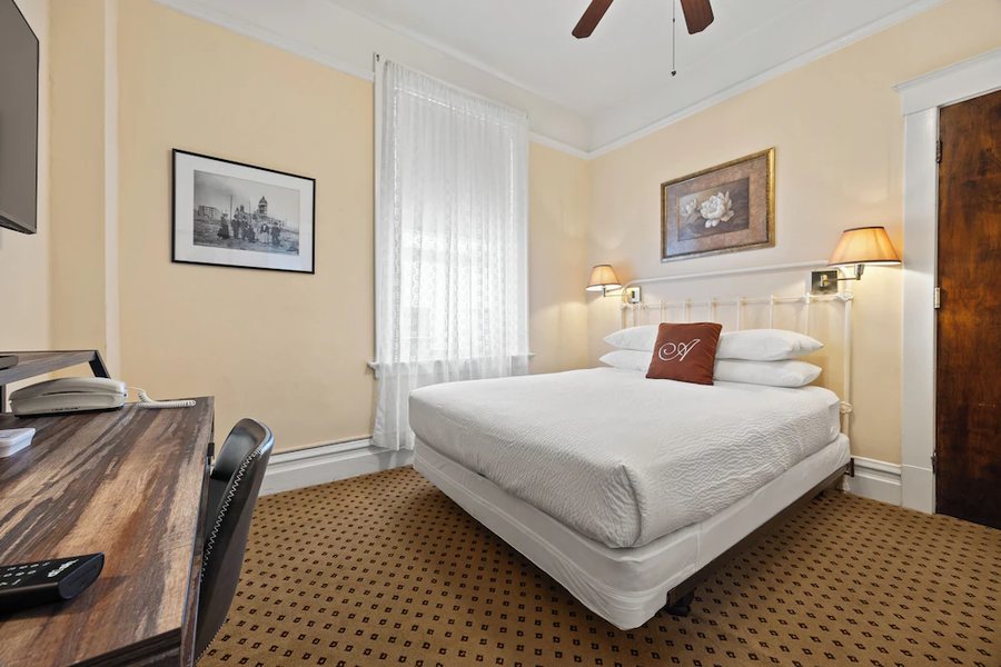 The Andrews Hotel — Guest room