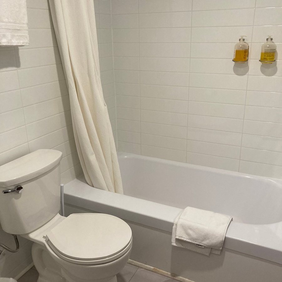 The Arlo Hotel BW Signature Collection — Bathroom