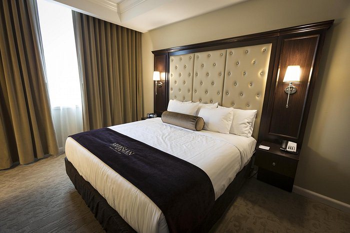 The Artesian Hotel Casino Spa — Guest room