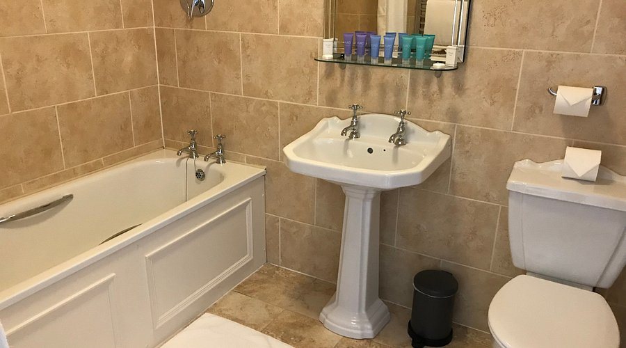 The Ashbrook Arms Restaurant and Guesthouse — Bathroom