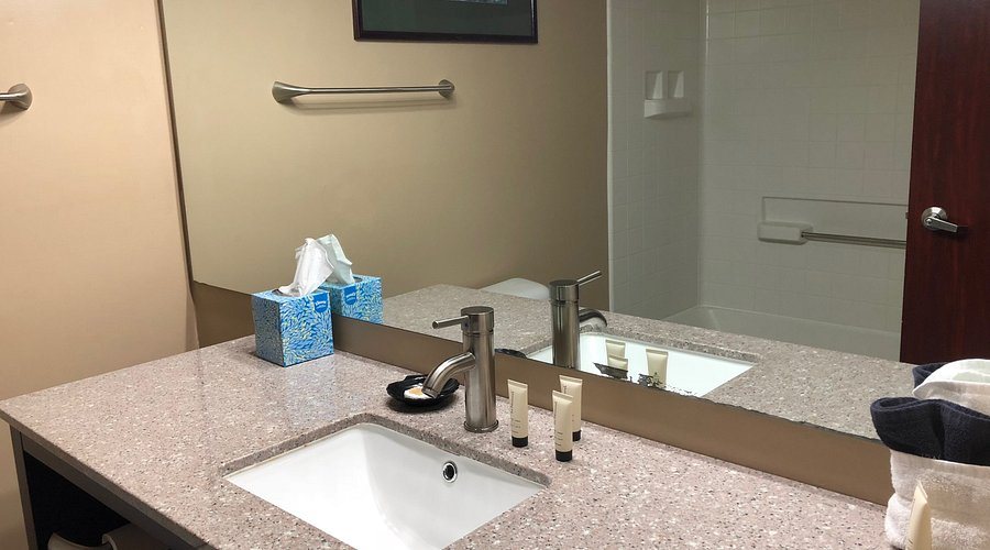 The Ashley Inn — Bathroom