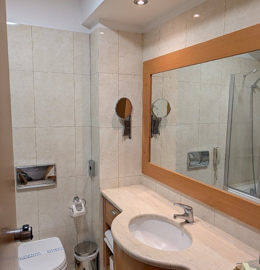 The Athenian Callirhoe — Bathroom