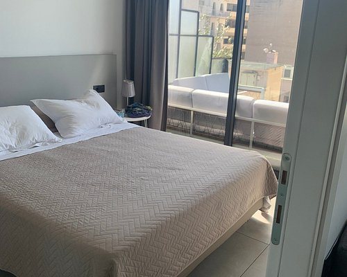 The Athenians Modern Apartments — Guest room