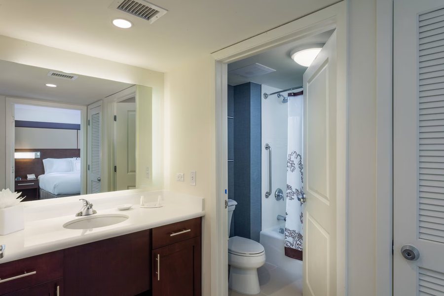 The Austin Inn — Bathroom