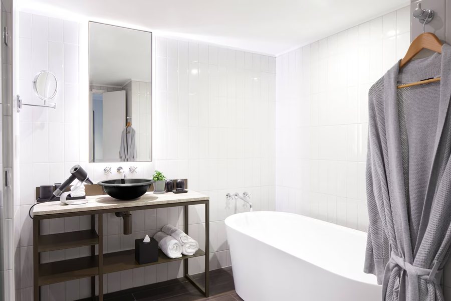 The Australian Heritage Hotel — Bathroom
