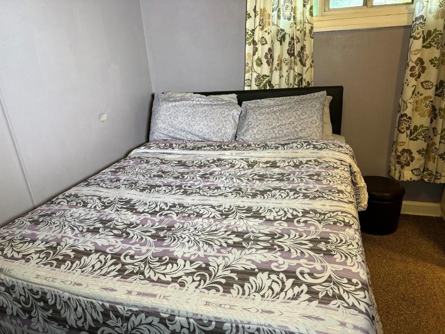 The Avenues Hostel — Guest room