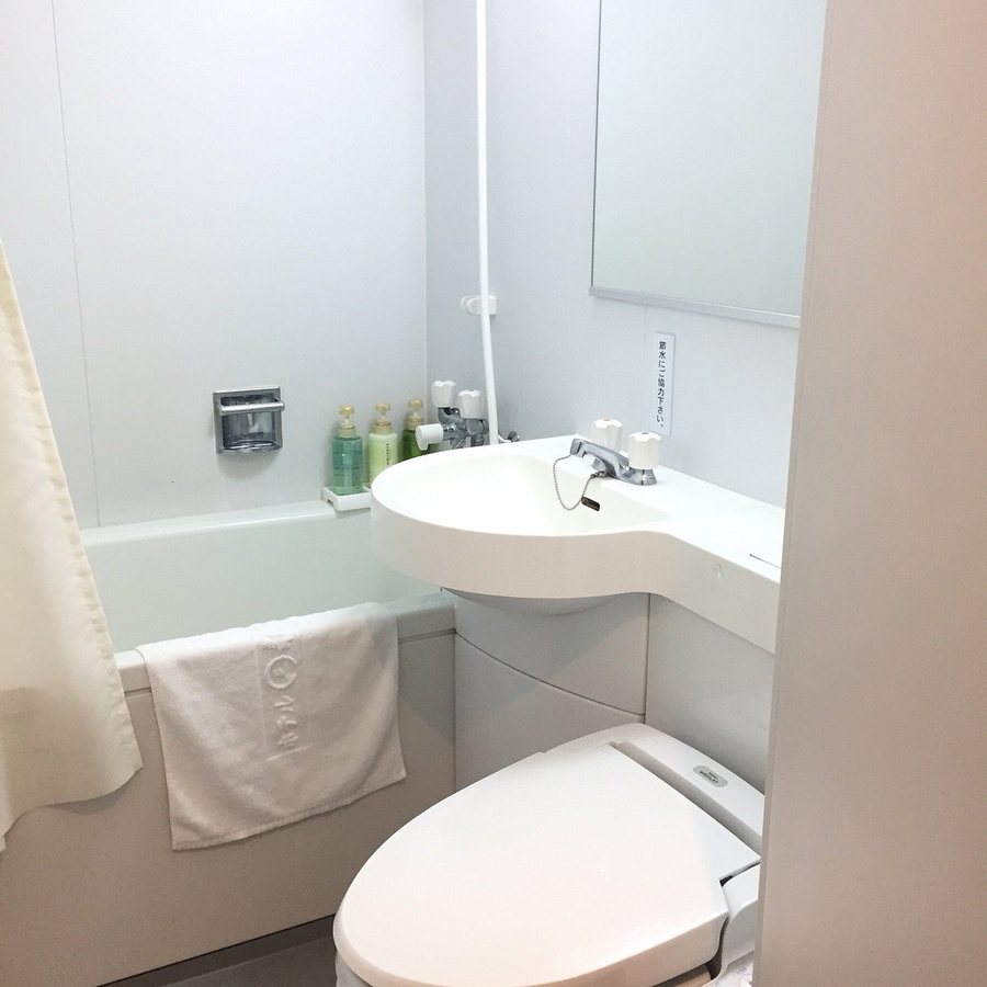 The B Tokyo Shimbashi — Bathroom