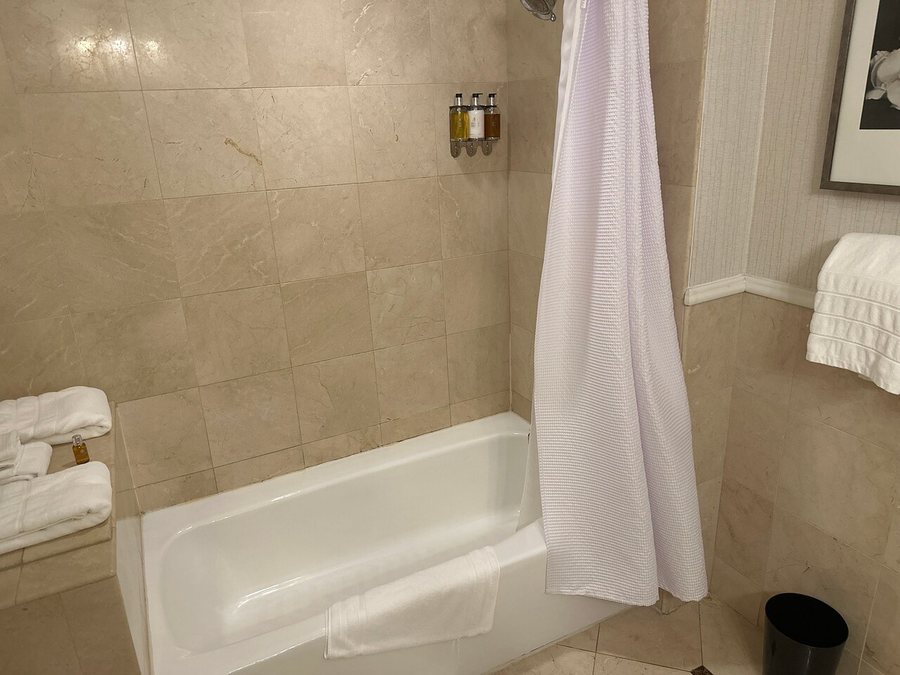The Ballantyne A Luxury Collection Hotel Charlotte — Bathroom
