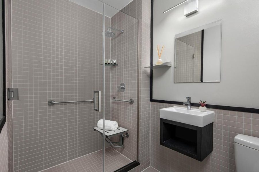 The Baltic Hotel — Bathroom