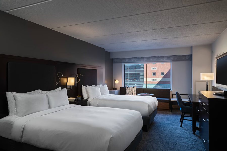 The Baronette Renaissance Detroit novi Hotel — Guest room
