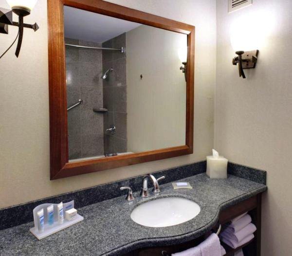 The Baronne — Bathroom