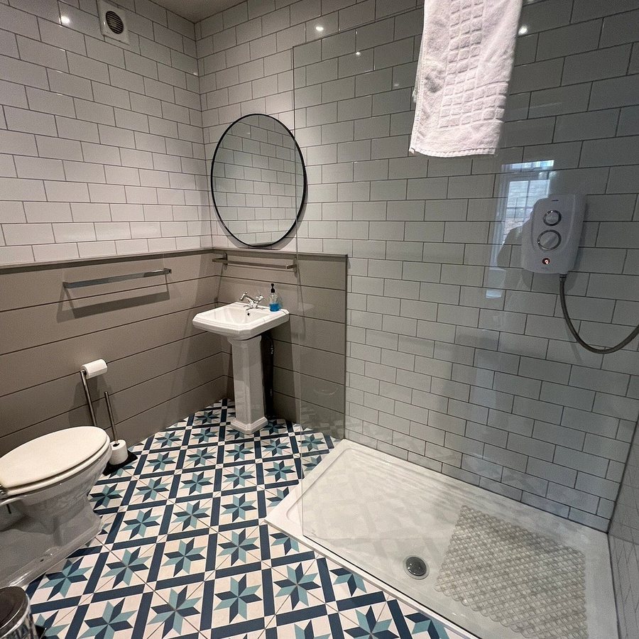 The Bay Inn — Bathroom