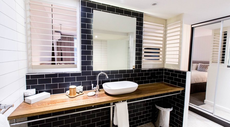The Bay Lodge — Bathroom