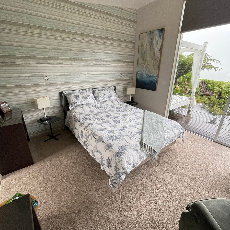 The Bay Lodge — Guest room