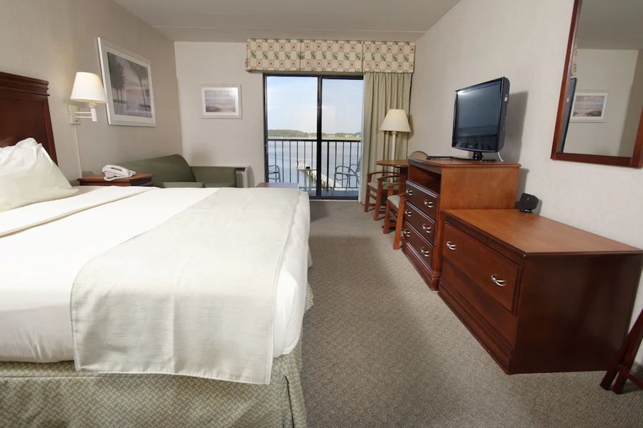 The Bay Resort Waterfront Hotel — Guest room