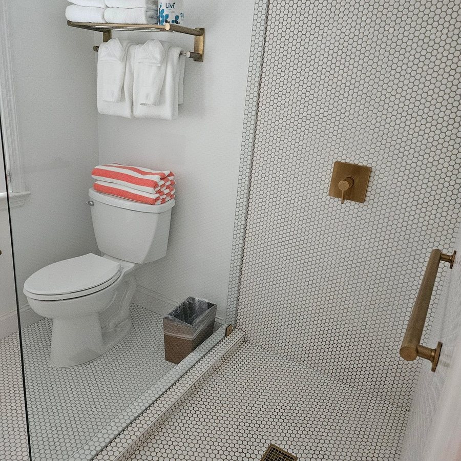 The Beach Club On Madison Avenue — Bathroom