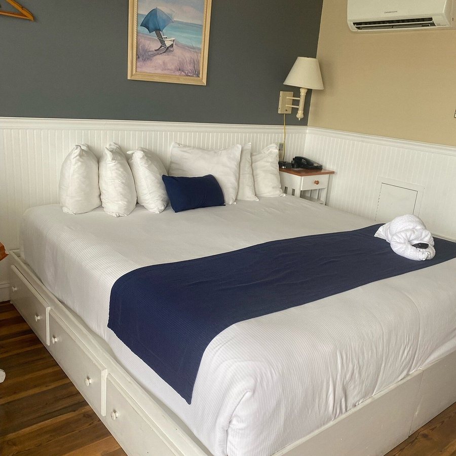 The Beach House — Guest room