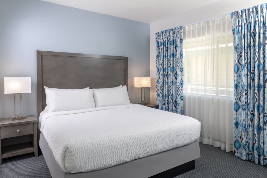 The Beachfront Inn Suites At Dana Point — Guest room