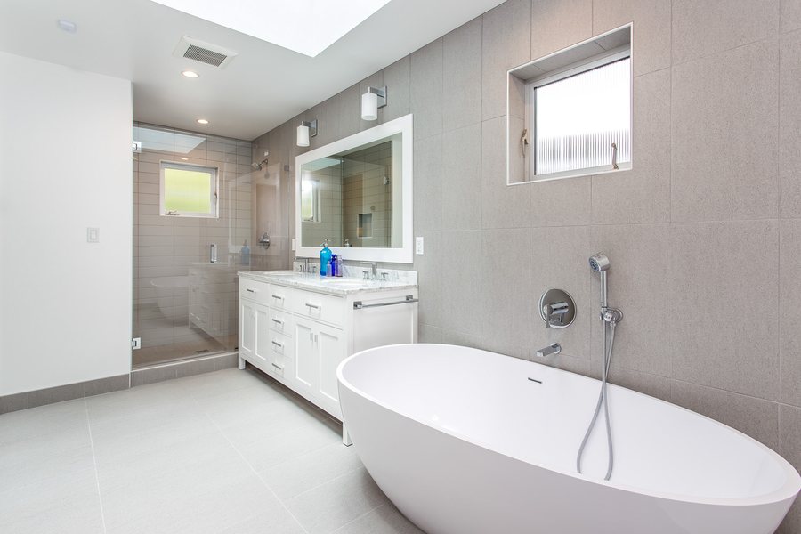 The Beachwood Canyon Retreat Los Angeles California — Bathroom