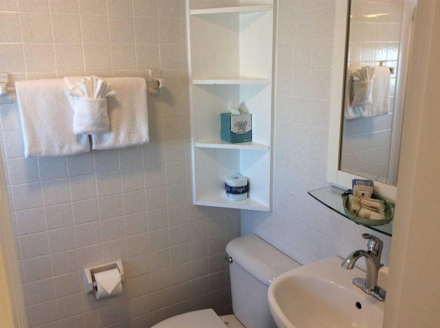 The Beachwood — Bathroom
