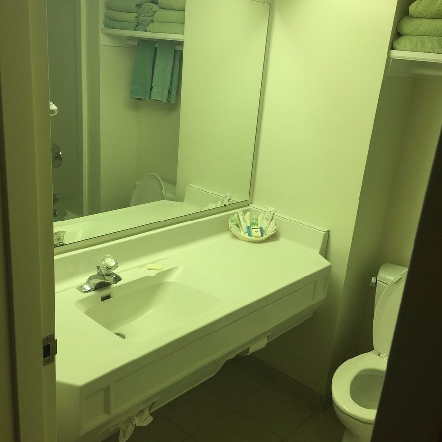 The Beacon Inn — Bathroom