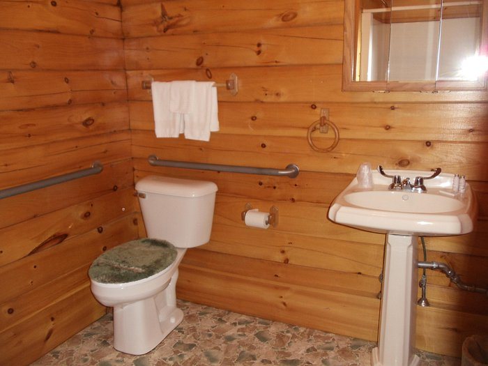The Bear s Den B B — Bathroom