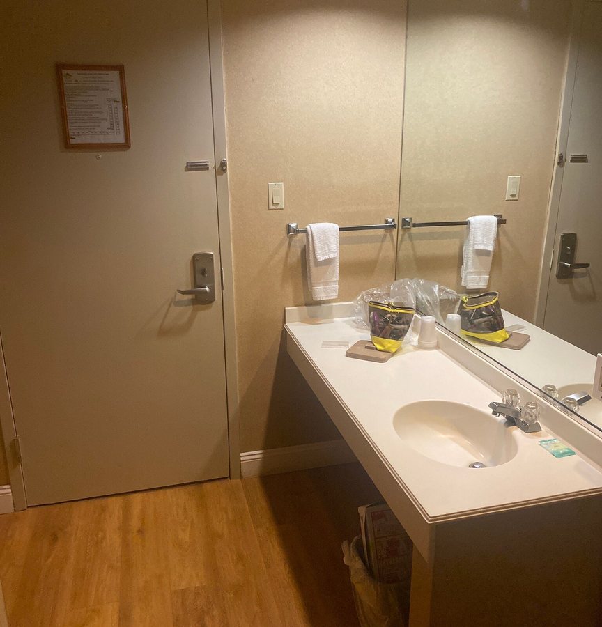 The Beaumont Inn Dallas Luzerne County Pocono Mountains Region Pennsylvania — Bathroom