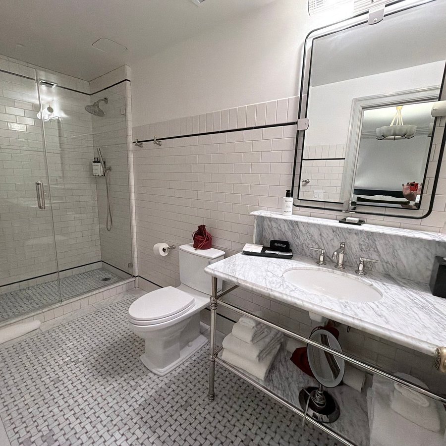 The Bellevue Hotel The Unbound Collection by Hyatt — Bathroom