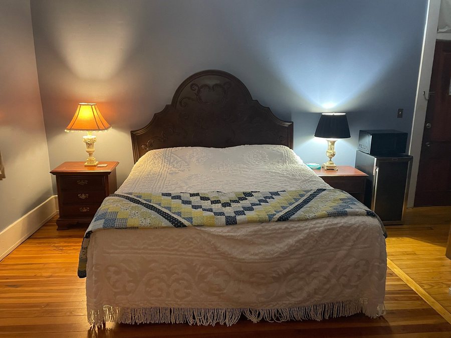 The Belmont Inn by OYO — Guest room