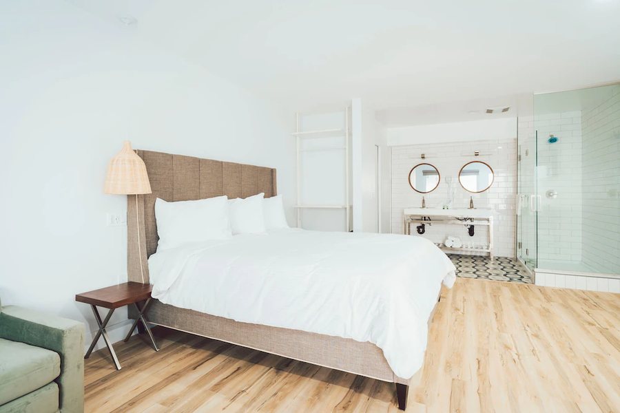 The Belmont Shore Inn — Guest room
