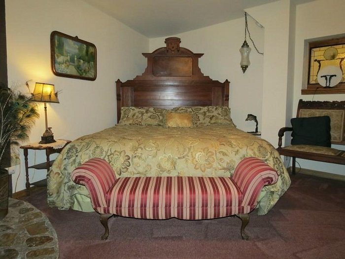 The Benton Place Inn — Guest room